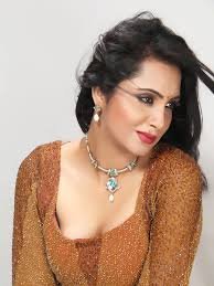 डॉली बिंद्रानंतर आता मॉडेल  अर्शी खानने  केला  राधे माँवर गंभीर आरोप