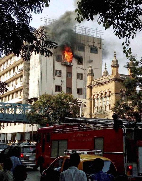 बीकेसीमध्ये आरबीआयच्या इमारतीला आग