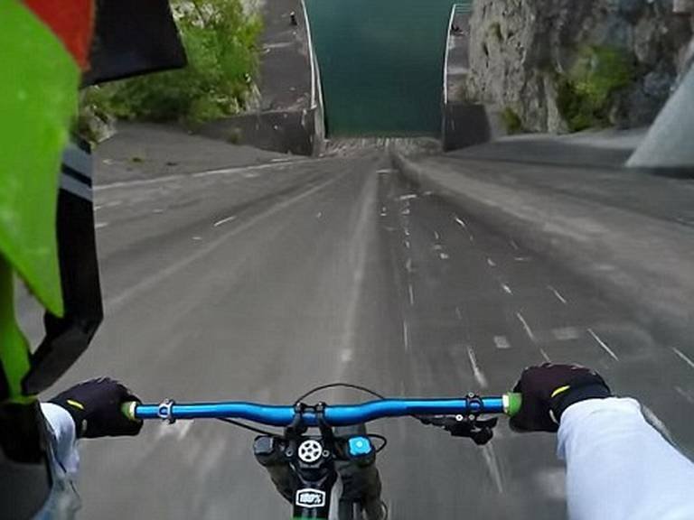 काळजाचा ठोका चुकवणारा स्टंट