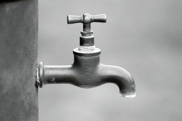 मुंबई शहरात एक दिवसाआड पाणी पुरवा