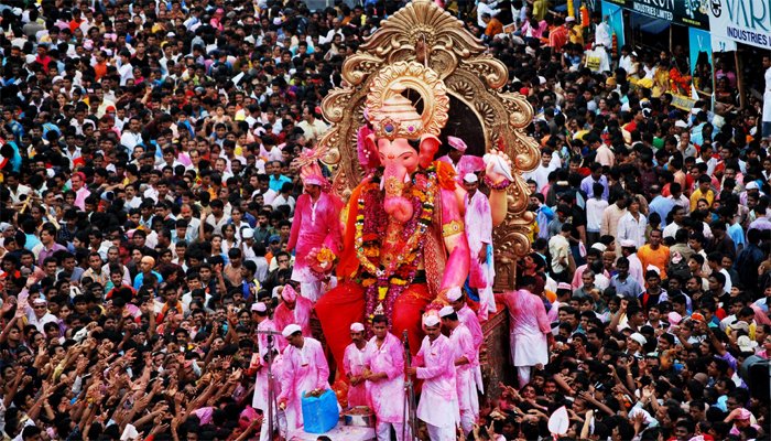 लालबागच्या राजाला सहा कोटी रुपयांचं दान