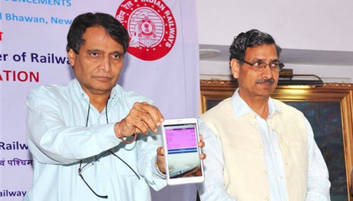 मुंबईत रेल्वेचे पेपरलेस तिकिट, मोबाईलवर मासिक पास