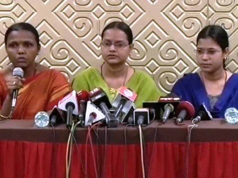 आम्ही मर्जीनुसार सनातनमध्ये, यूपीच्या बहिणींचं स्पष्टीकरण