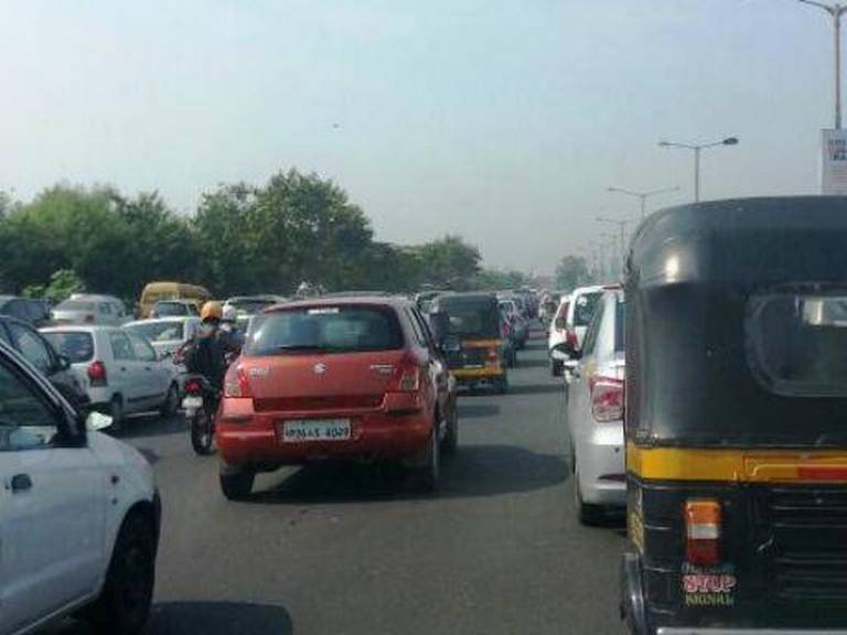 कांजूरमार्गजवळ टँकर उलटला, जोगेश्वरी – विक्रोळी लिंक रोडवर ट्रॅफिक जॅम