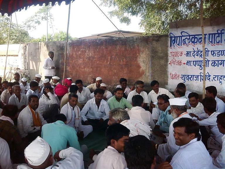 साहेब, आम्हाला आत्महत्या करु द्या, 300 शेतकऱ्यांची तहसीलदारांकडे मागणी