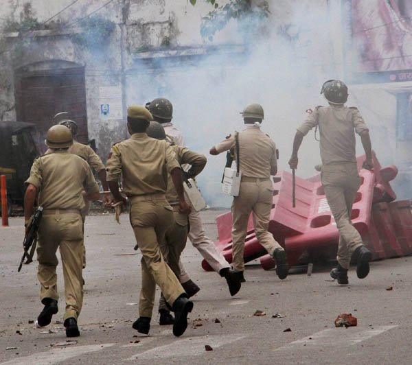 à¤¯à¥à¤µà¤•à¤¾à¤šà¤¾ à¤®à¥ƒà¤¤à¥à¤¯à¥‚ à¤à¤¾à¤²à¥à¤¯à¤¾à¤¨à¥‡ à¤•à¤¾à¤¶à¥à¤®à¥€à¤°à¤®à¤§à¥à¤¯à¥‡ à¤¹à¤¿à¤‚à¤¸à¤¾à¤šà¤¾à¤°