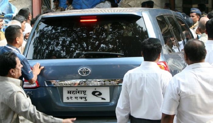 मनसे अध्यक्ष राज ठाकरे यांच्या गाडीला अपघात