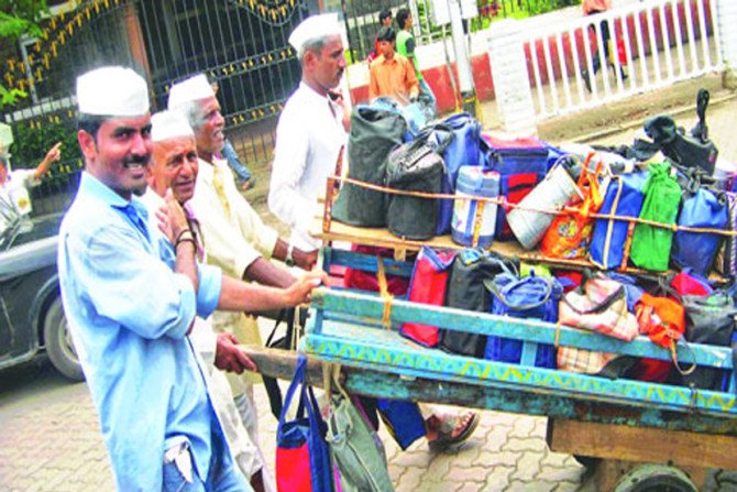 ‘लोकमंगल’च्या व्यवस्थापनाची मुंबईच्या डबेवाल्यांनाही भुरळ 