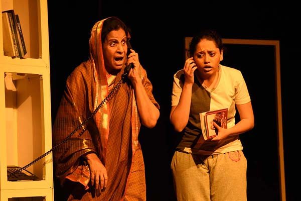 लंडनच्या आजीबाईंची कथा रंगमंचावर
