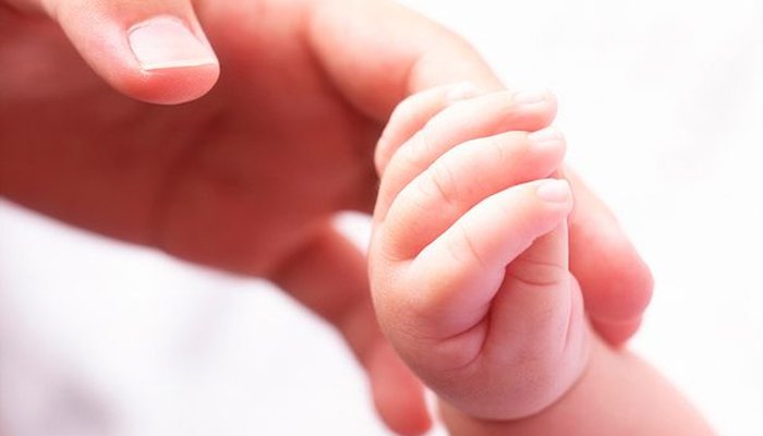 उच्चशिक्षित आईचा चिमुरड्याला ठार मारण्याचा प्रयत्न