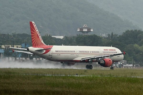 एअर इंडियाच्या विमानाचा टायर फुटून अपघात