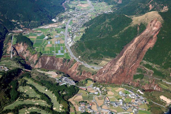जपानमध्ये पुन्हा भूकंप, १९ जणांचा मृत्यू