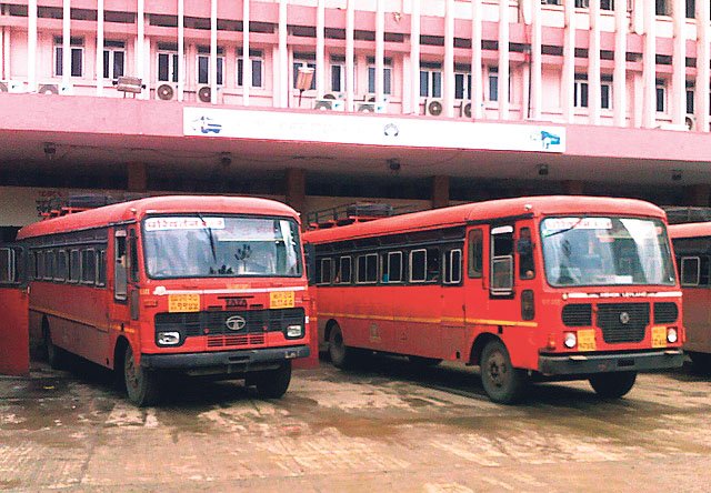 उन्हाळी सुट्टीत एसटी कर्मचारी सामूहिक रजेवर