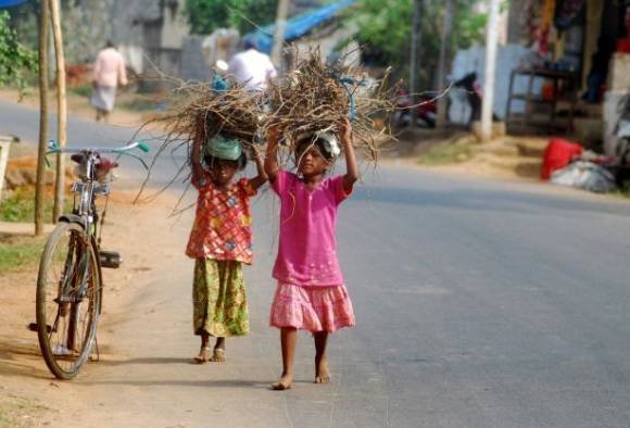 शाळाबाह्य मुलं शोधा आणि एक हजार रुपये मिळवा!