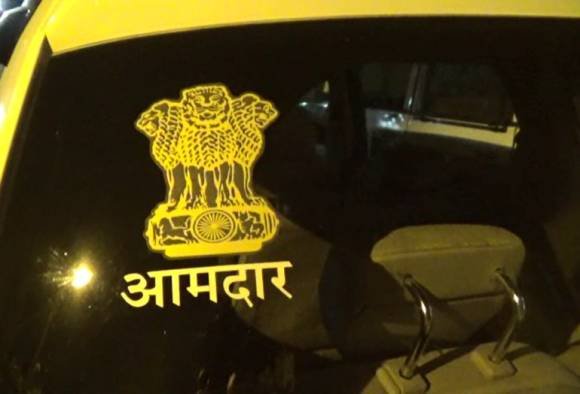 आमदार लिहलेल्या गाडीनं महिलेला उडवलं, चालक पोलिसांच्या ताब्यात