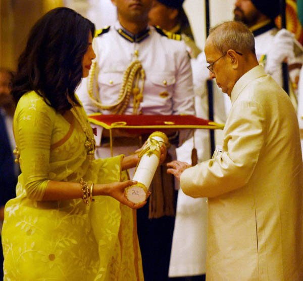 राष्ट्रपतींच्या हस्ते पद्म पुरस्कारांचे वितरण