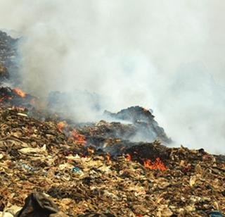 देवनार डंपिंग ग्राऊंड पुन्हा आगीच्या विळख्यात