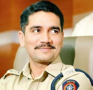 १० पोलीस अधिकाऱ्यांच्या बदल्या