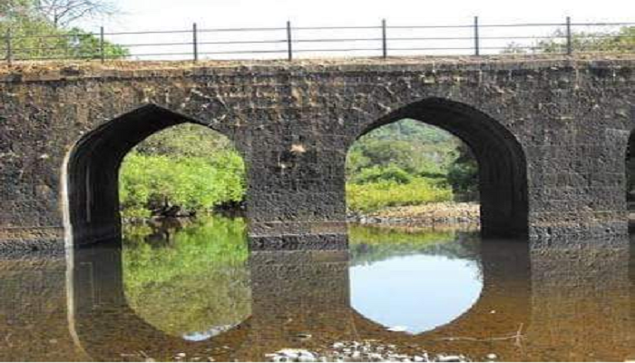 महाड दुर्घटनेनंतर शिवरायांनी बांधलेला हा पूल होतोय व्हायरल