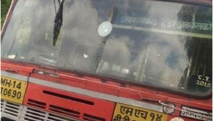 गोळीबार करून एसटी लुटण्याचा प्रयत्न, २ जखमी