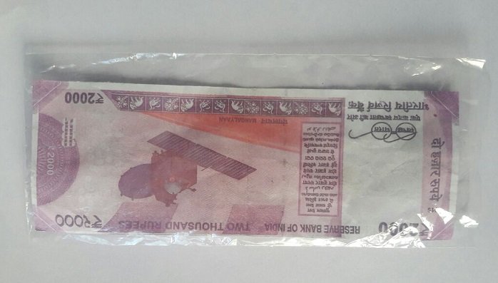 वाईन शॉपवर पकडल्या २००० च्या नकली नोटा