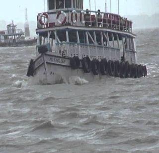 बोटीतले इंधन संपले; पर्यटक समुद्रात अडकले