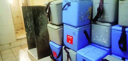 पालिकेचा औषधसाठा चक्क सार्वजनिक शौचालयात