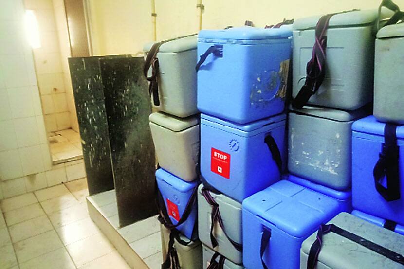 पालिकेचा औषधसाठा चक्क सार्वजनिक शौचालयात