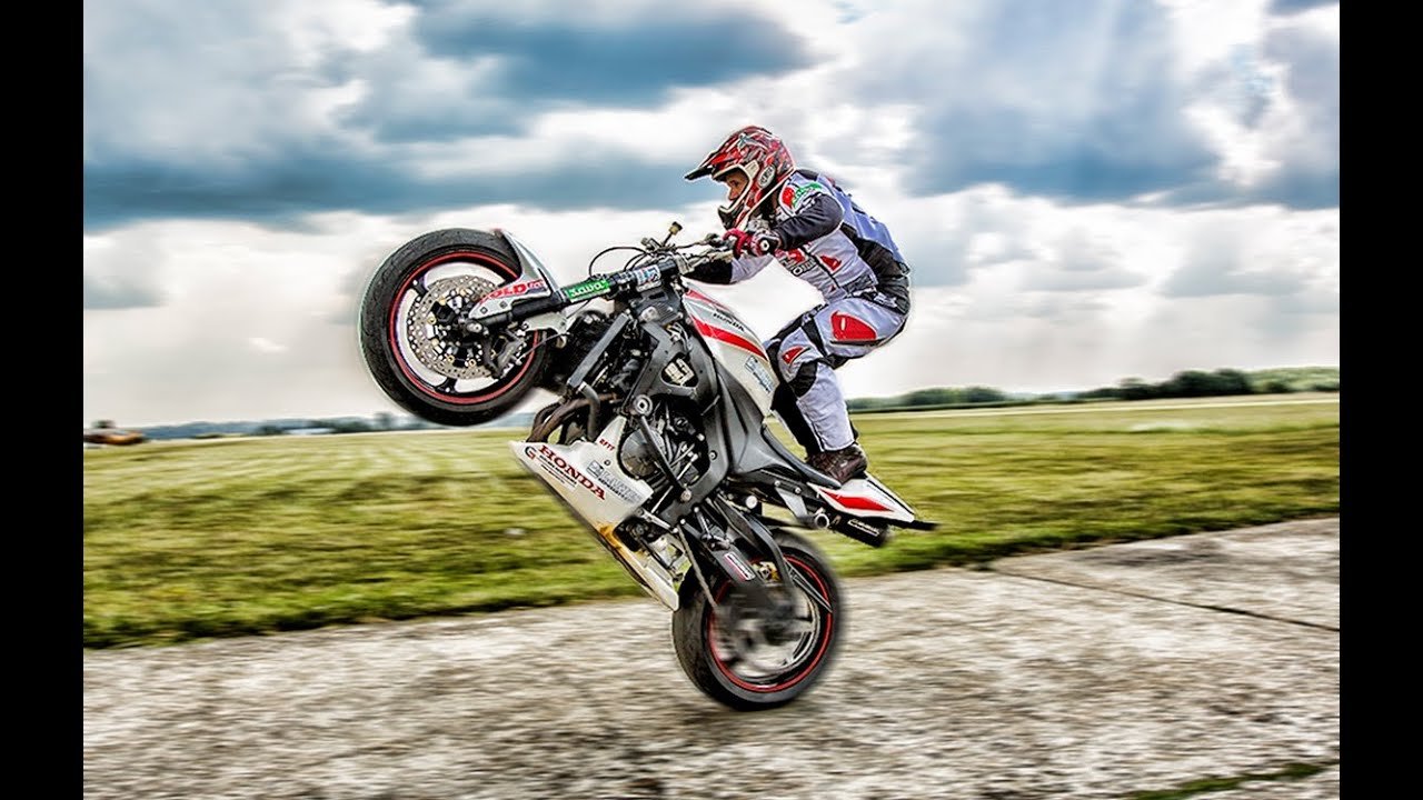 विक्रोळीत बाईकवर जीवघेणा स्टंट करणाऱ्या तरुणांना बेड्या, दुचाकीही जप्त