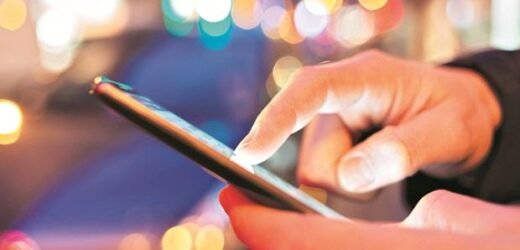 विद्यार्थिनीला पॉर्न दाखवून केलं masturbation, शिक्षकाला 1 वर्षांची शिक्षा