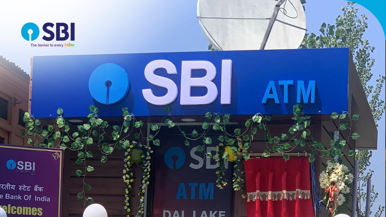 SBI ने दल लेकमध्ये सुरु केलेलं पहिलं फ्लोटिंग ATM