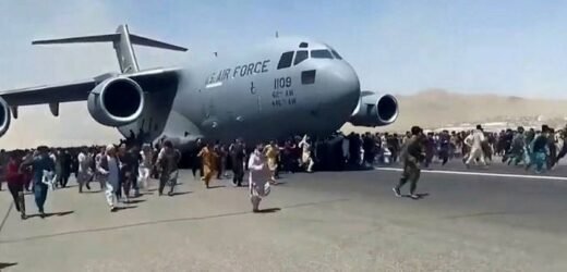 काबूल विमानतळावर 220 भारतीय अडकलेत