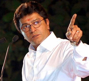 फेरीवाल्यांची मस्ती उतरवण्याचा इशारा दिल्यानंतर आज राज ठाकरे ठाण्यात