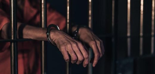 निवडणुकीत अधिक पैसा खर्च केल्याने या माजी राष्ट्राध्यक्षांना 1 वर्षाची शिक्षा