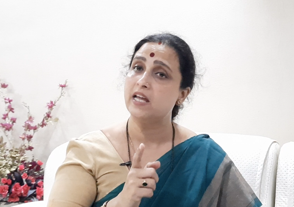 ‘महिला आयोगात रावणाला मदत करणारी ‘शुर्पणखा’ बसवू नका’; चित्रा वाघ यांचा घणाघात