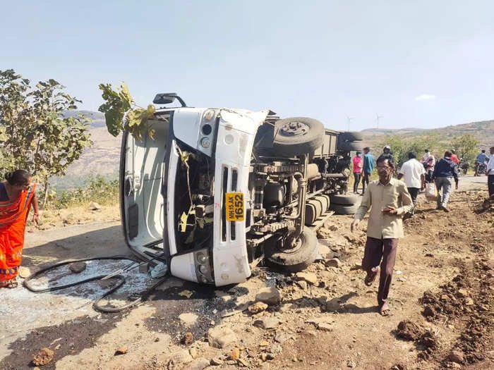 ४० विद्यार्थ्यांना नेणाऱ्या सहलीच्या बसचे ब्रेक फेल झाले, भीषण अपघातात ४ विद्यार्थी गंभीर, १० जखमी