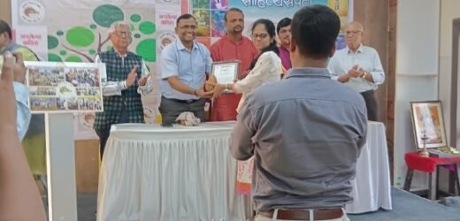 आरोग्य मंत्र या दीपावली अंकाला ‘ सर्वोत्कृष्ठ दिवाळी अंक ‘ पुरस्कार प्रदान
