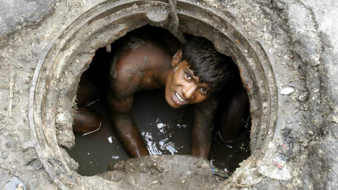 The laws against Manual Scavenging to be stringent : Center plans to pass a new bill.