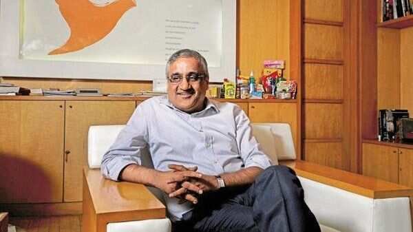 Kishore Biyani’s Future Groups lapped with a legal notice by Amazon. com Inc .