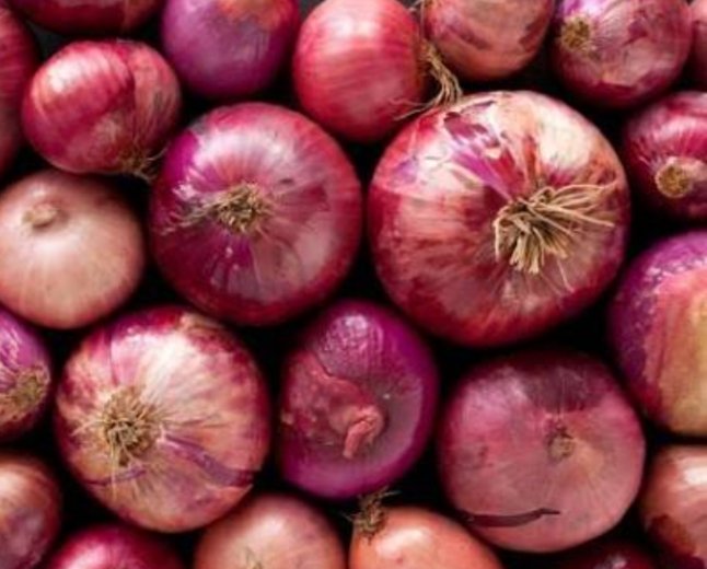 India lifts ban on onion exports as prices plunge