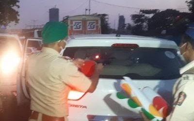 Colour-coded stickers for essential services on vehicles in Mumbai