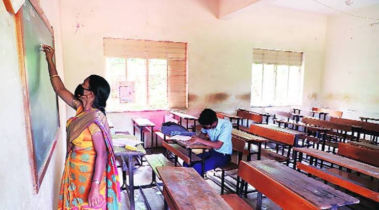 Maharashtra’s Solapur records 600+ Students positive for Covid-19 after Schools Reopen