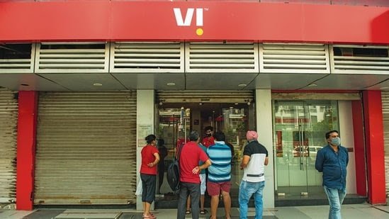 Investors in Crisis for 1.8 lakh crore loss if Vodafone-Idea collapses.