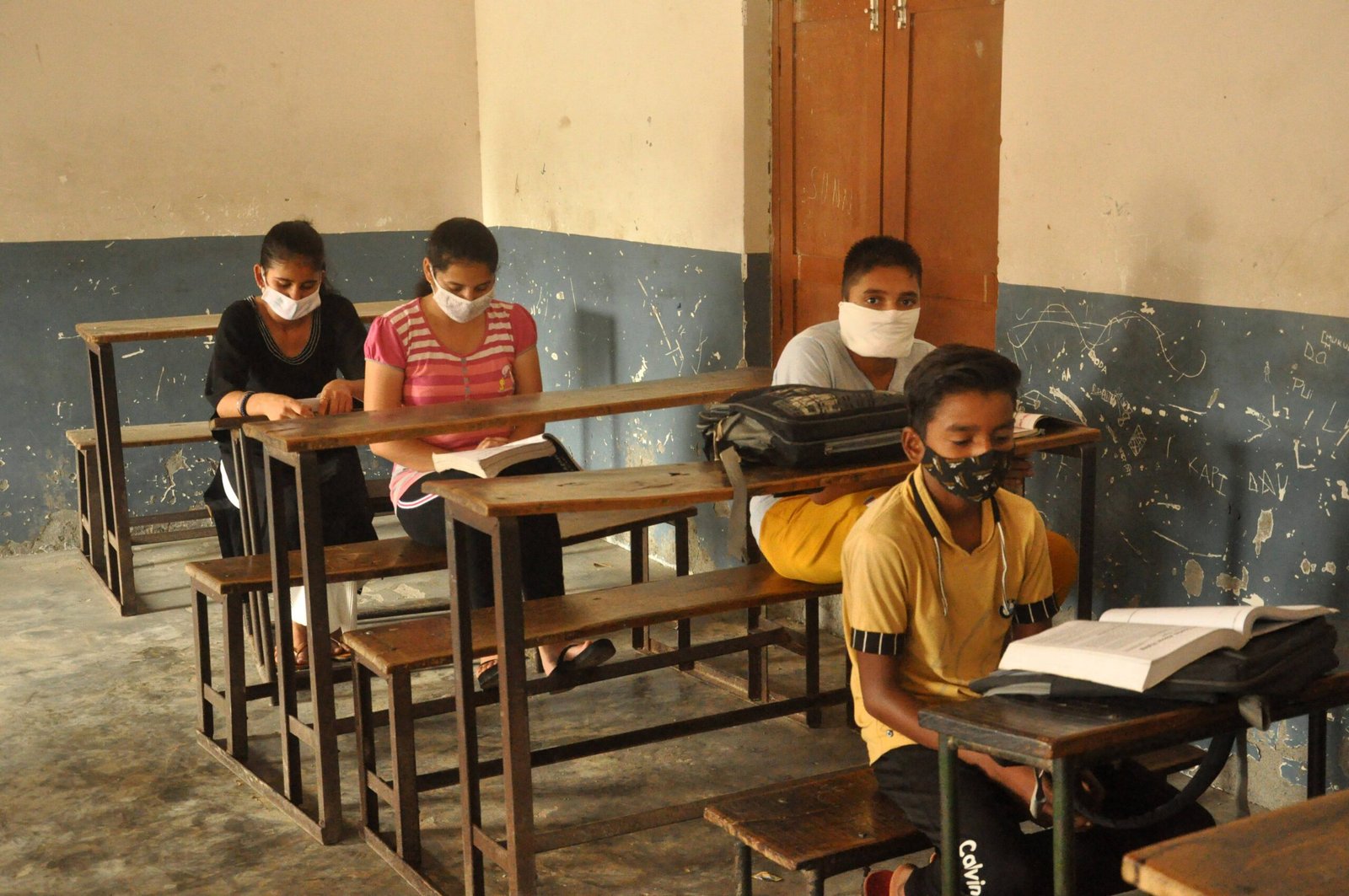 Maharashtra government rethinks on resumption of Offline Classes from August 17