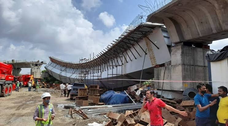 Mumbai : Under-construction flyover collapse 14 injured