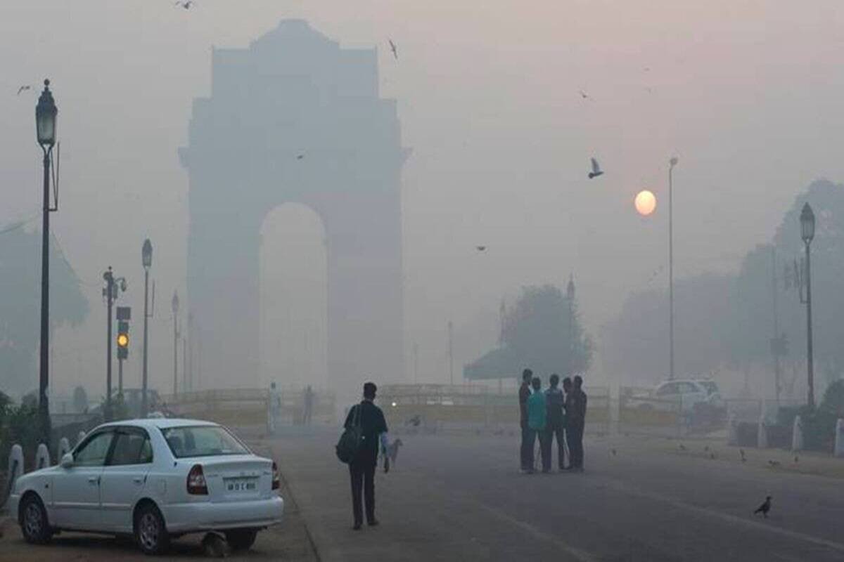 Delhi: Entry of petrol, diesel vehicles banned till Dec 3; only CNG, e-vehicles allowed from Nov 27