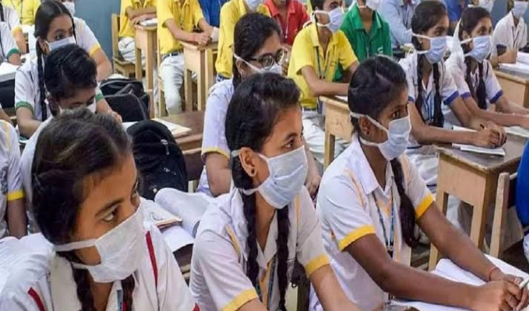 Amid Omicron threat, Mumbai, Pune schools to stay shut