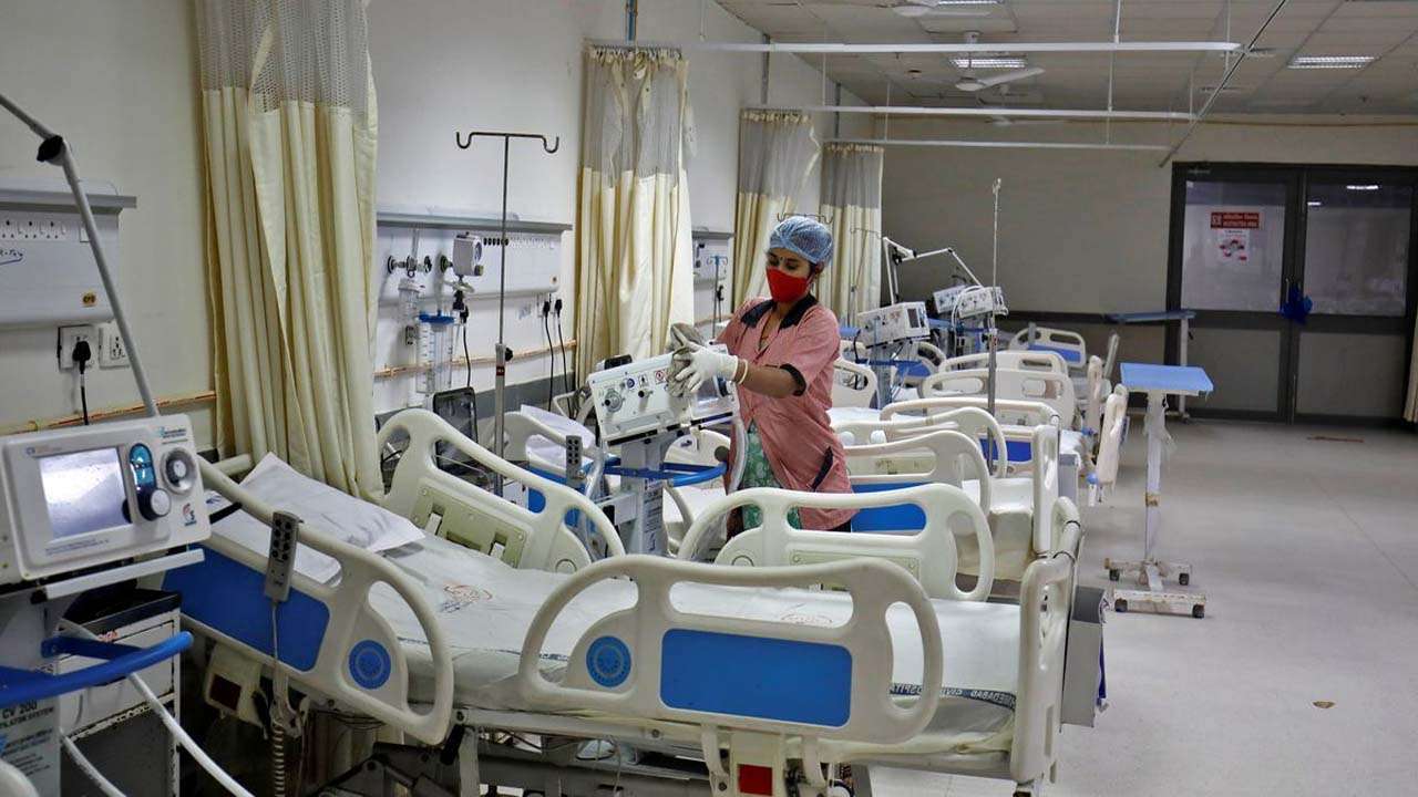 ‘95% hospital beds vacant despite high positivity rate’: Maharashtra Health Minister