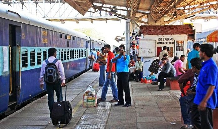 Indian Railways to Act Against Those Who Talk Loudly Over Phone, Play Music on Trains