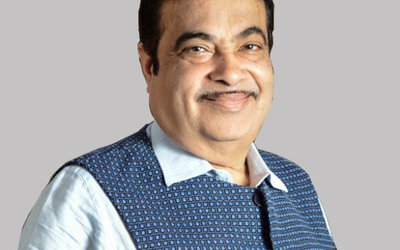 Talking on phone while driving soon to be legal in India: Nitin Gadkari